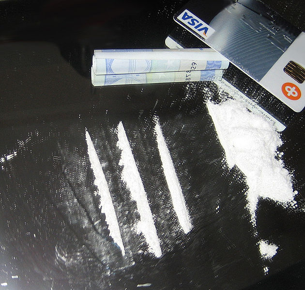 630px-Cocaine_lines_2